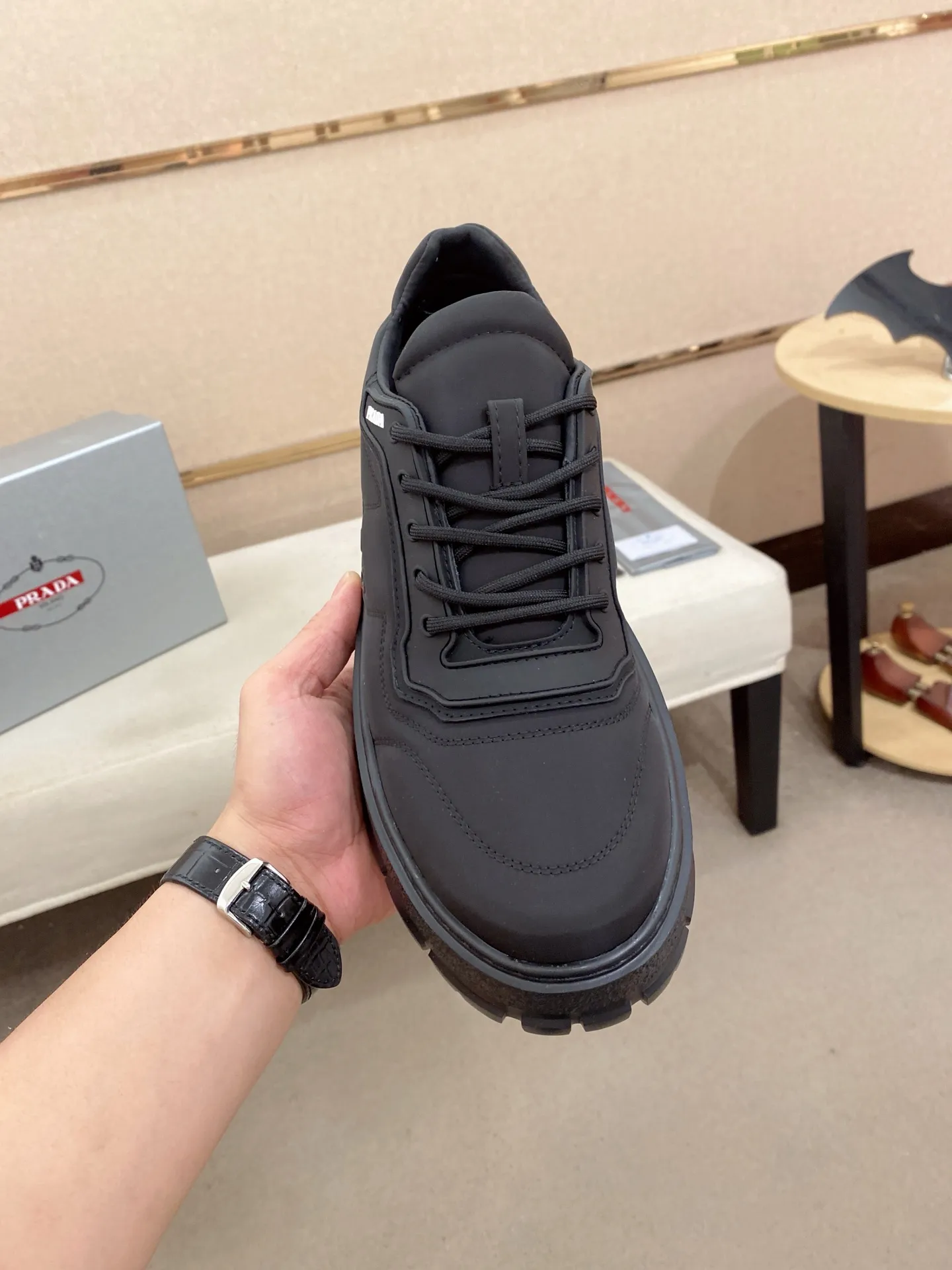 Factory price 580💰 ✔️✔️✔️High version High-quality new PRADA counters are on the market simultaneously, new men's shoes, 😘fabrics imported technological waterproof fabrics, made by pure handicrafts. Lining: Full cowhide lining. 👍🏿 High-end ☄️ air-cushion molded anti-slip rubber outsole, exquisite lines, simple and elegant, comfortable and high-end for leisure travel. Code number: 38 to 45